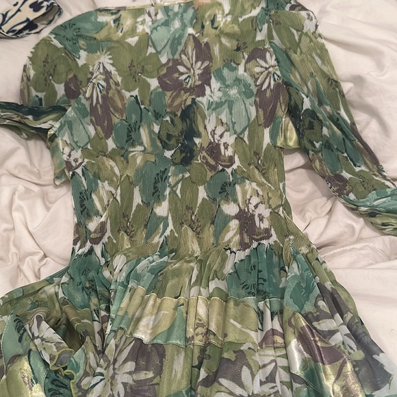 Brand new fitted silk beautiful top/blouse green and grays - Picture 4 of 4